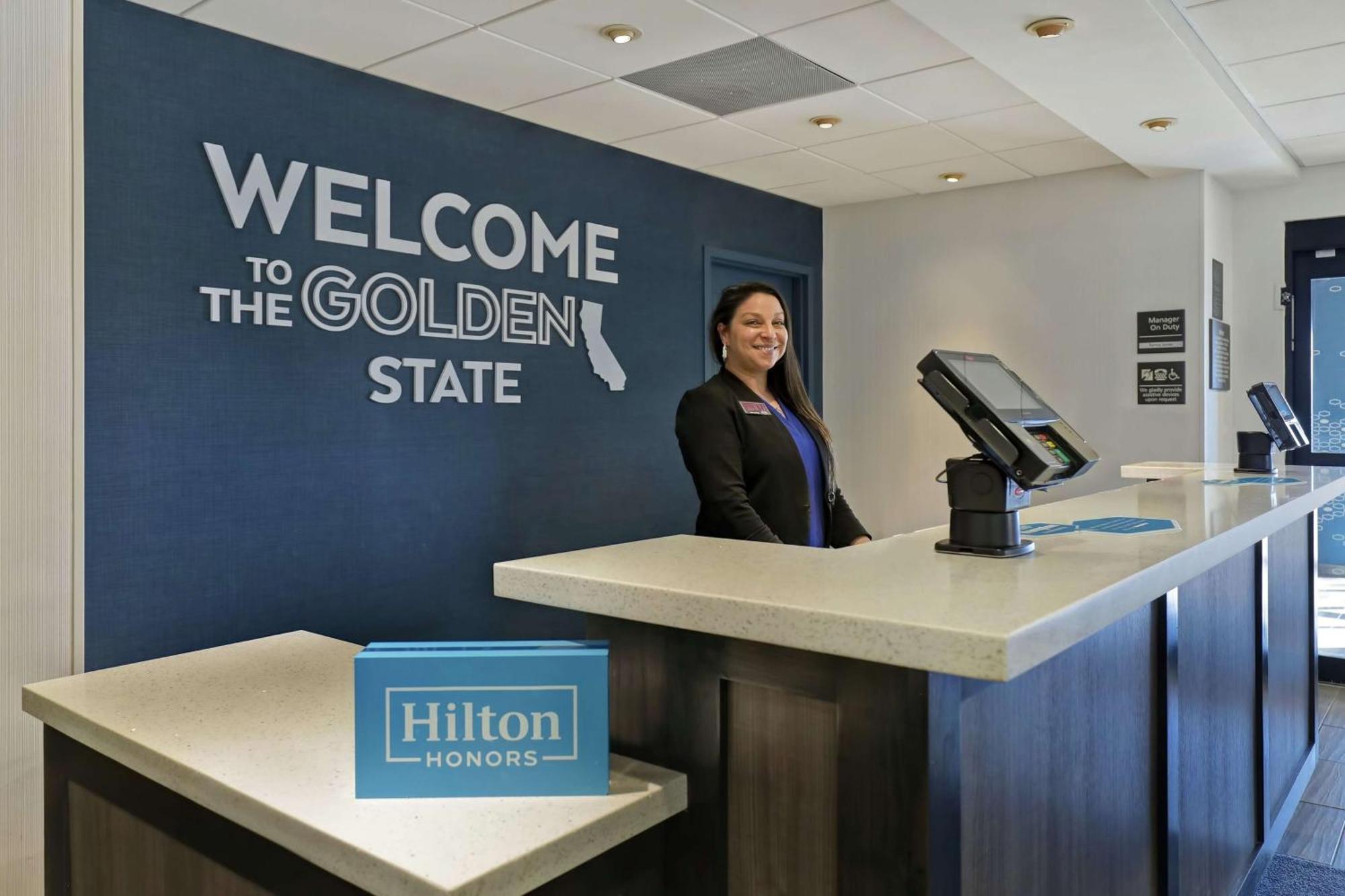 Hampton Inn By Hilton Turlock Exterior photo